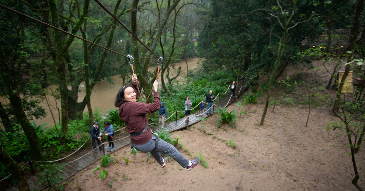 Trải nghiệm rừng xanh cùng thử thách đu dây zipline ở OZO Park Quảng Bình